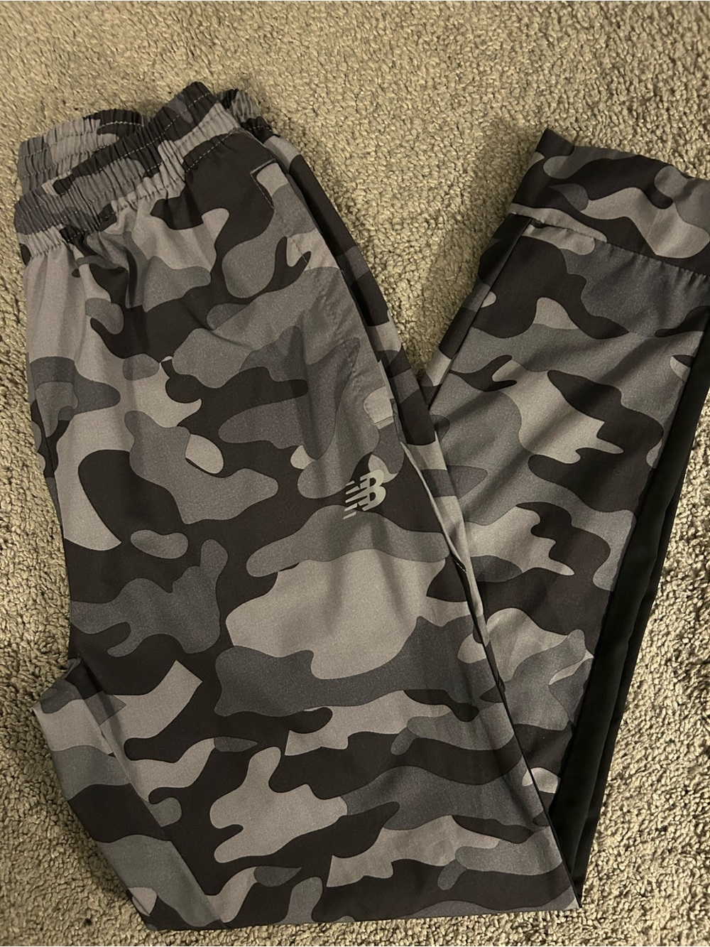 New Balance Men’s Camo Gray & Black Athletic Pants Medium!!